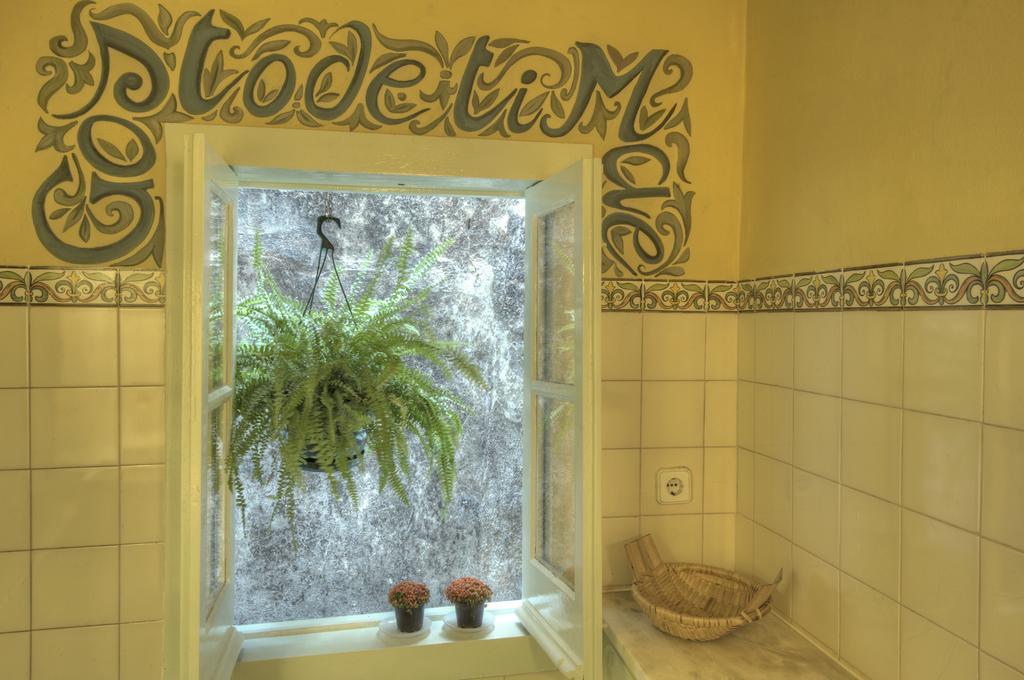 Stay Local In Alfama! Alice Central Home, Near River Лиссабон Экстерьер фото